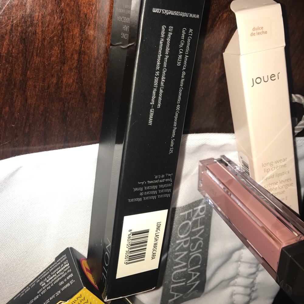 Makeup bundle - Picture 3 of 3